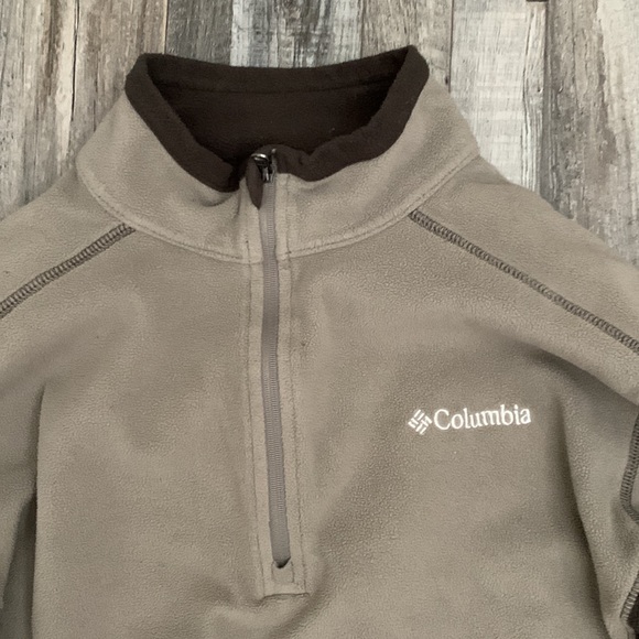 Columbia half zip. No size shown on sweater. - Picture 2 of 3